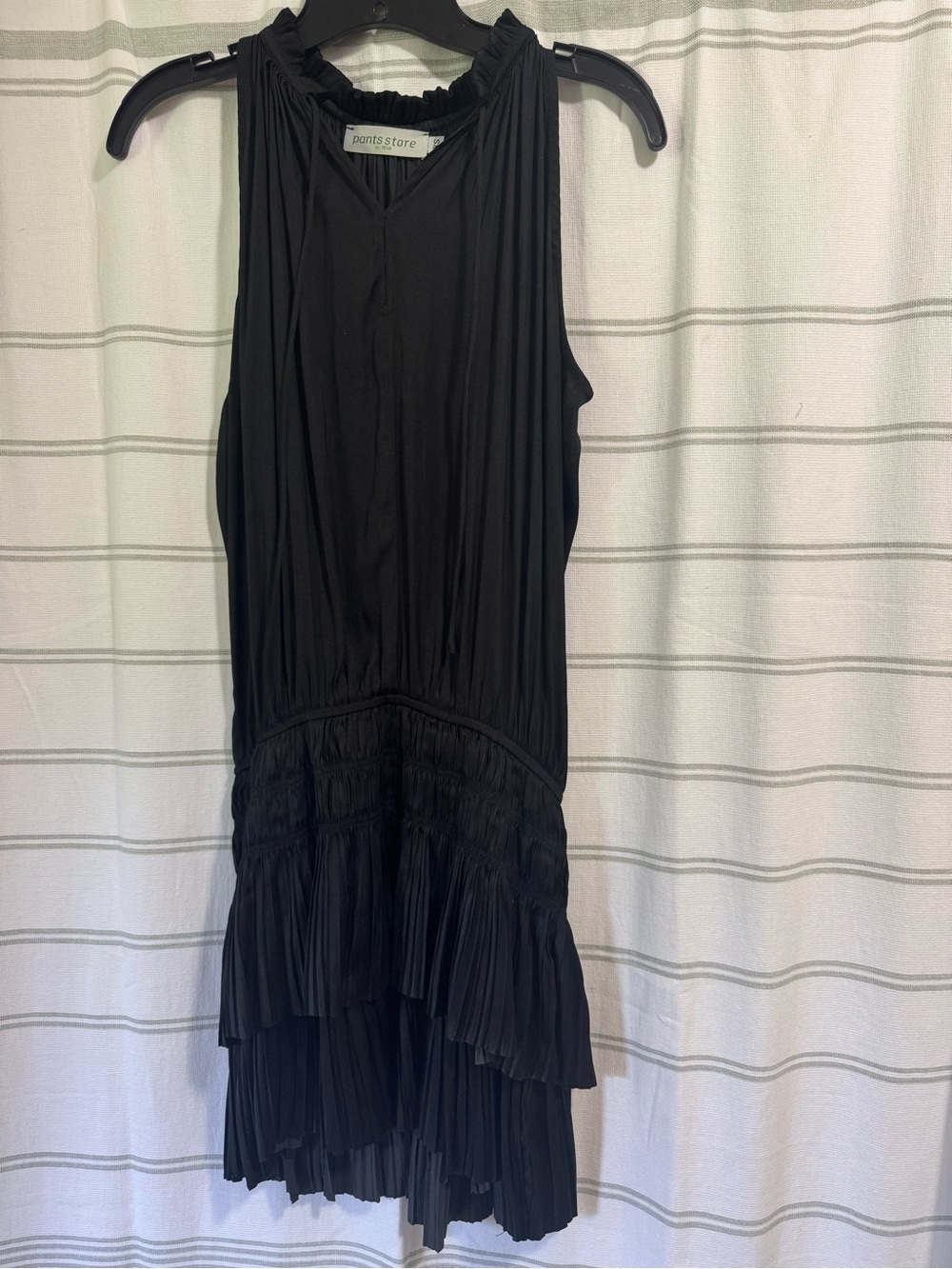 Sleeveless Black High-Low Pleated Dress by pants store